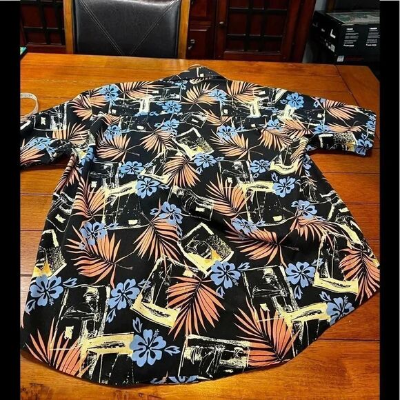 EUC Large Crossings Hawaiian Button Down Shirt # MSOC#7 - Picture 2 of 7